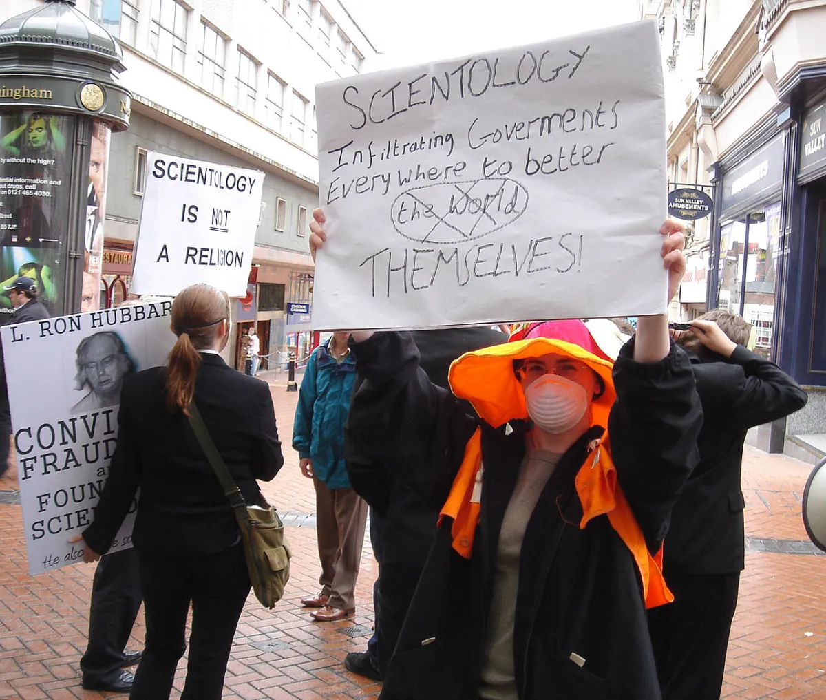 Operaatio Lumikki — skientologian soluttautuminen 136 viranomaiseen